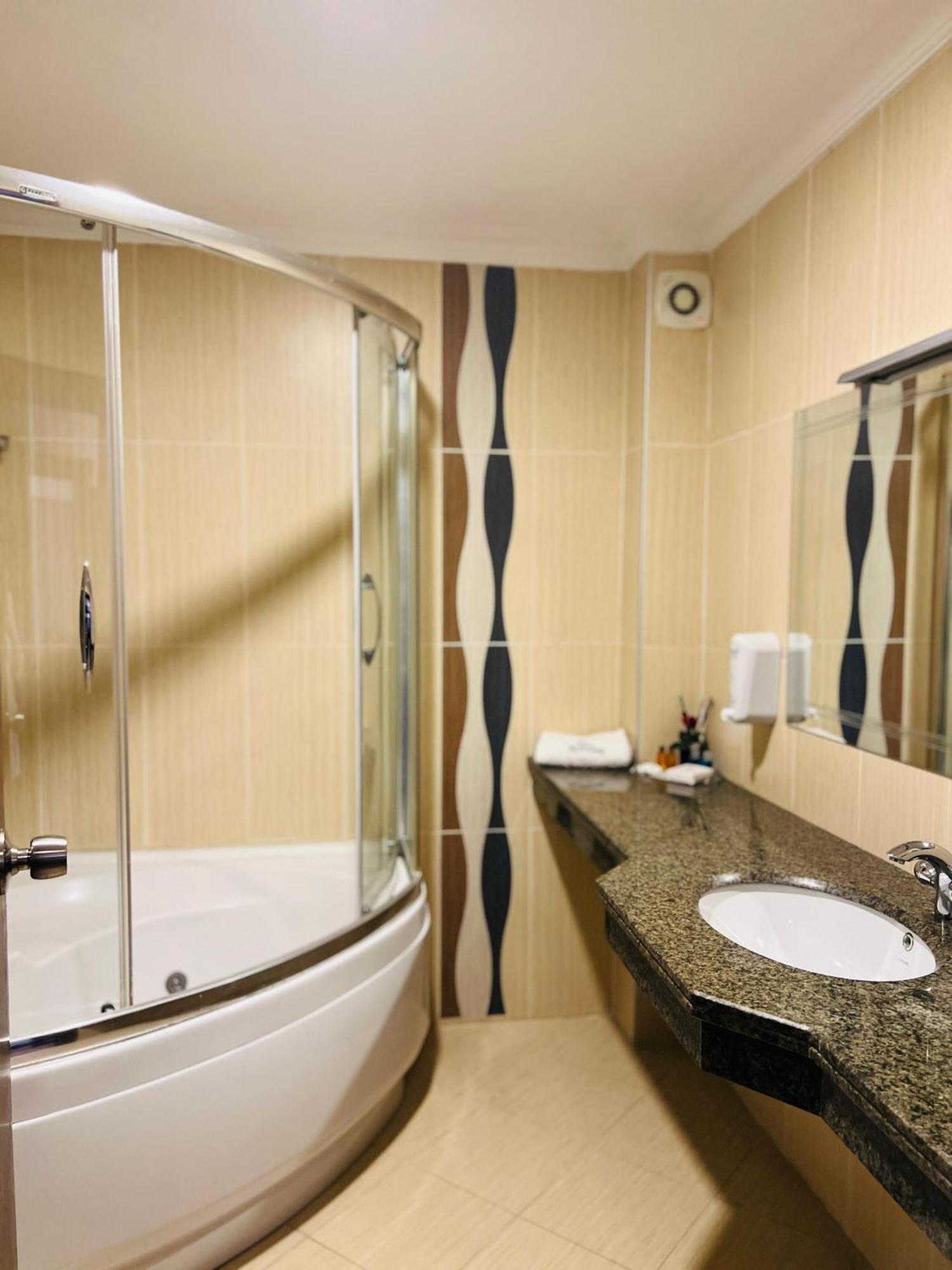 Bm Hotel City Samsun Exteriör bild